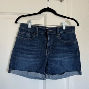 Mid Length Levi's short size 27 for woman